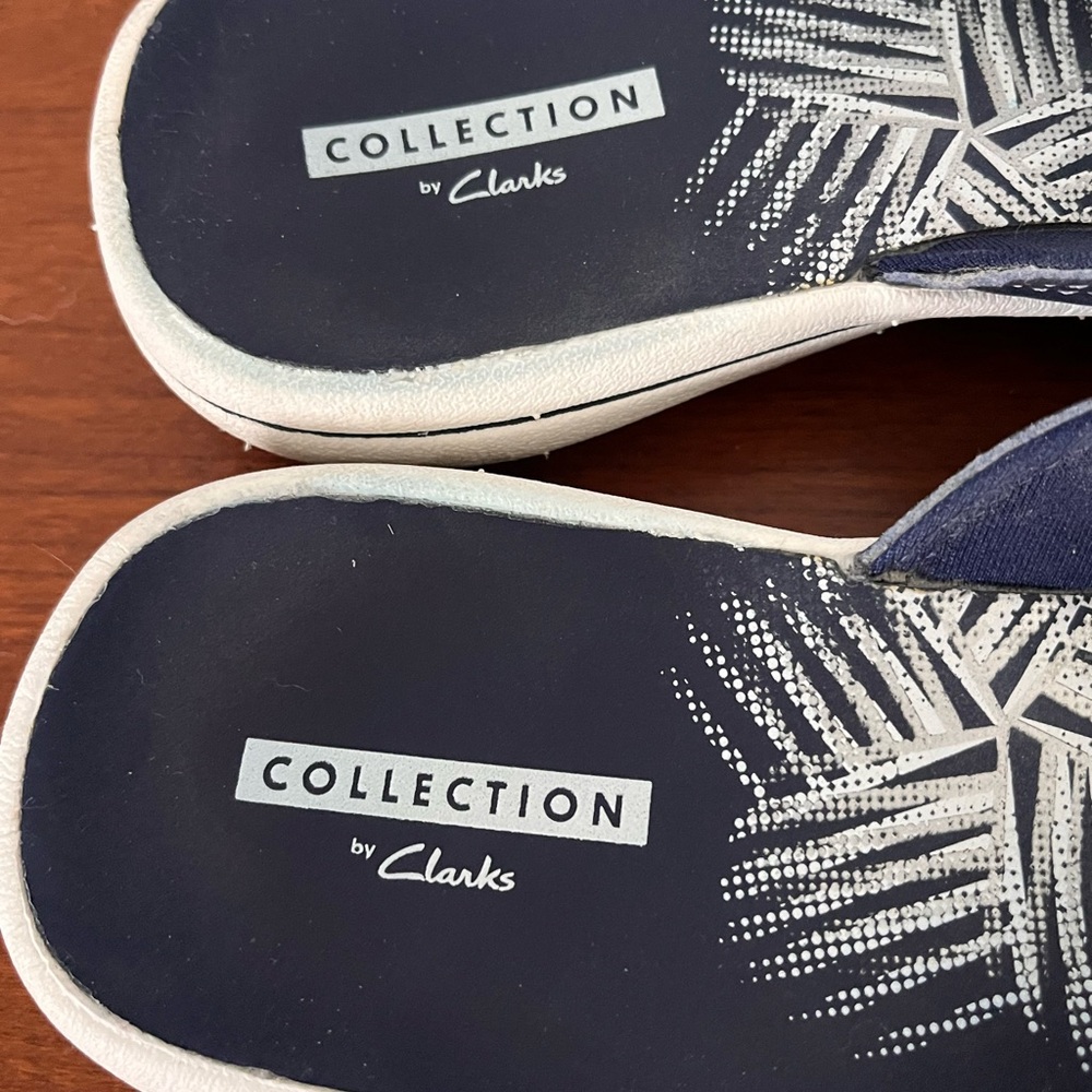 Clarks Brinkley Sea Cloudsteppers flip flops in navy - Picture 5 of 7